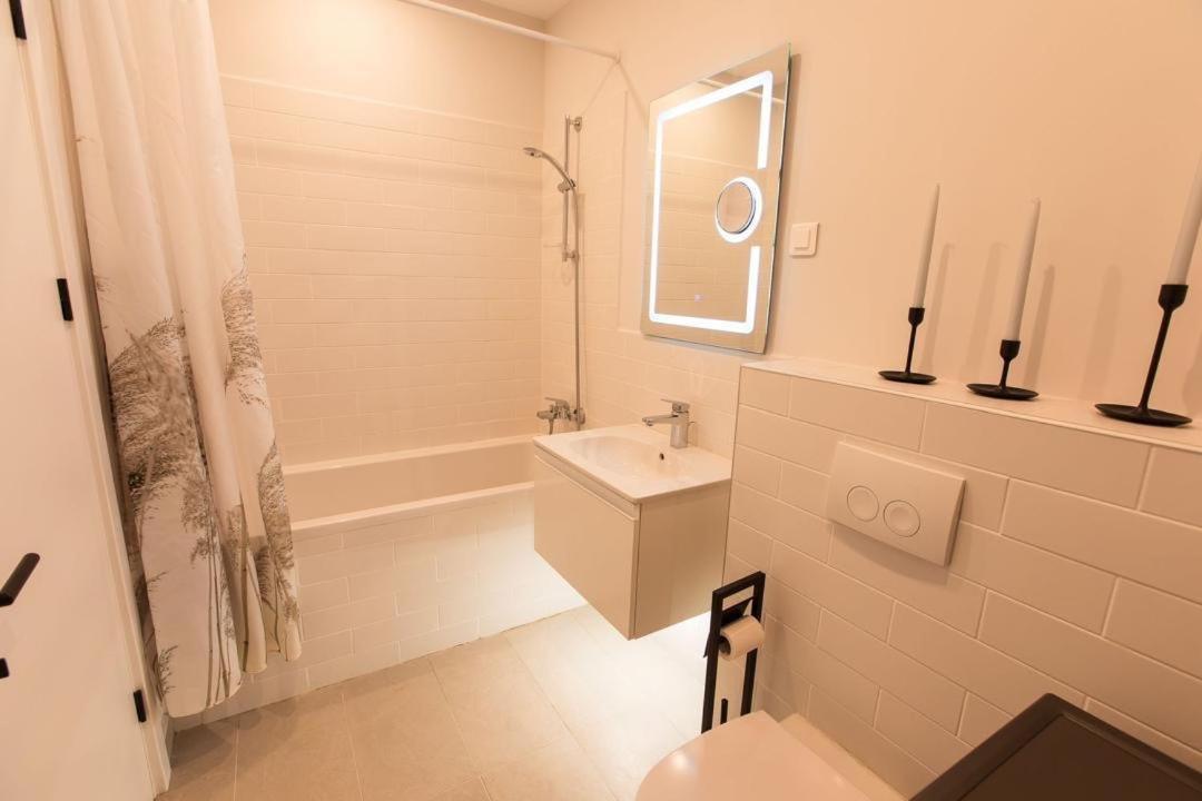 Escapism - Premium 1Br Apartment With Parking 부쿠레슈티 외부 사진